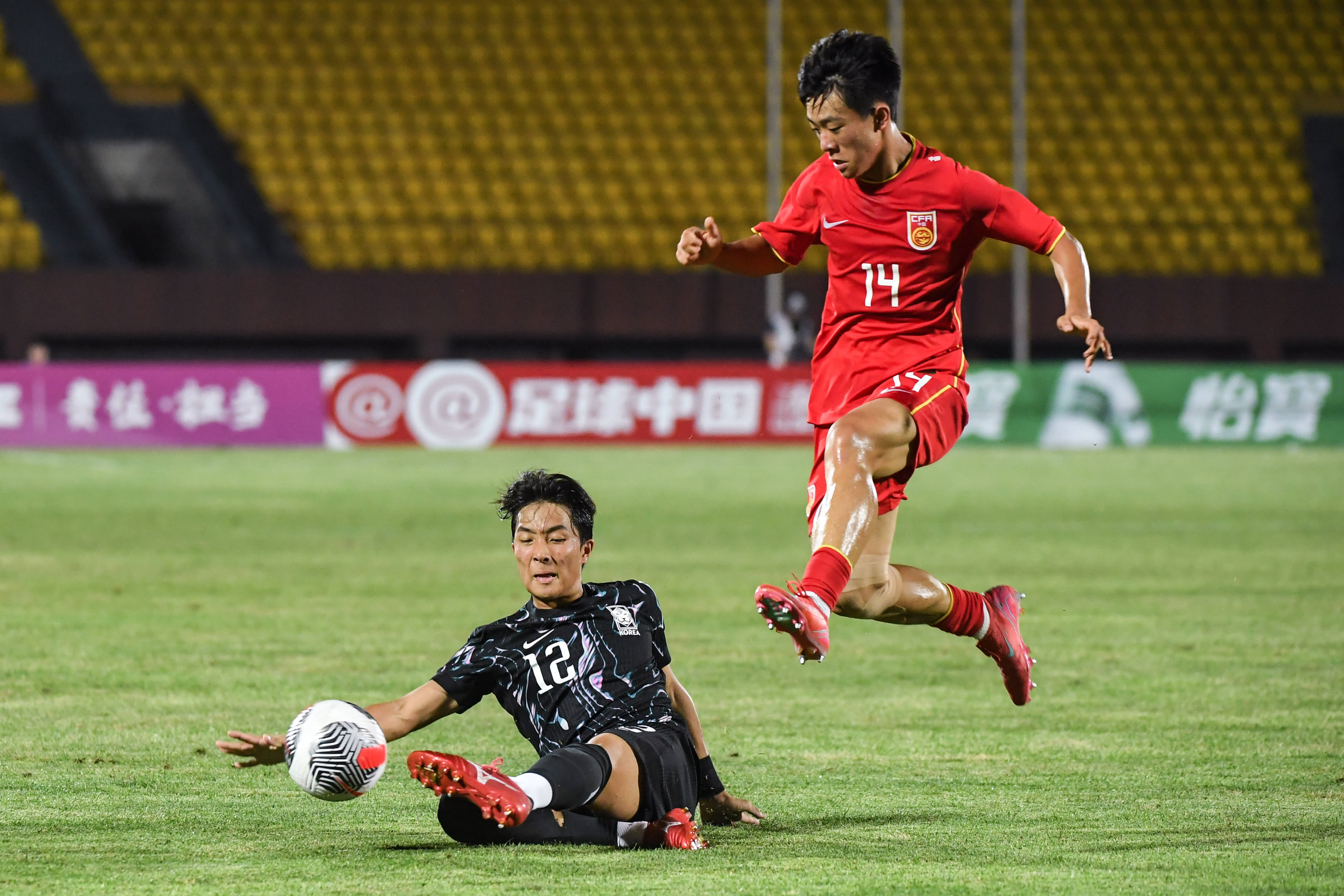 国际足球盛事备受瞩目，中国代表队备战令人震撼的简单介绍