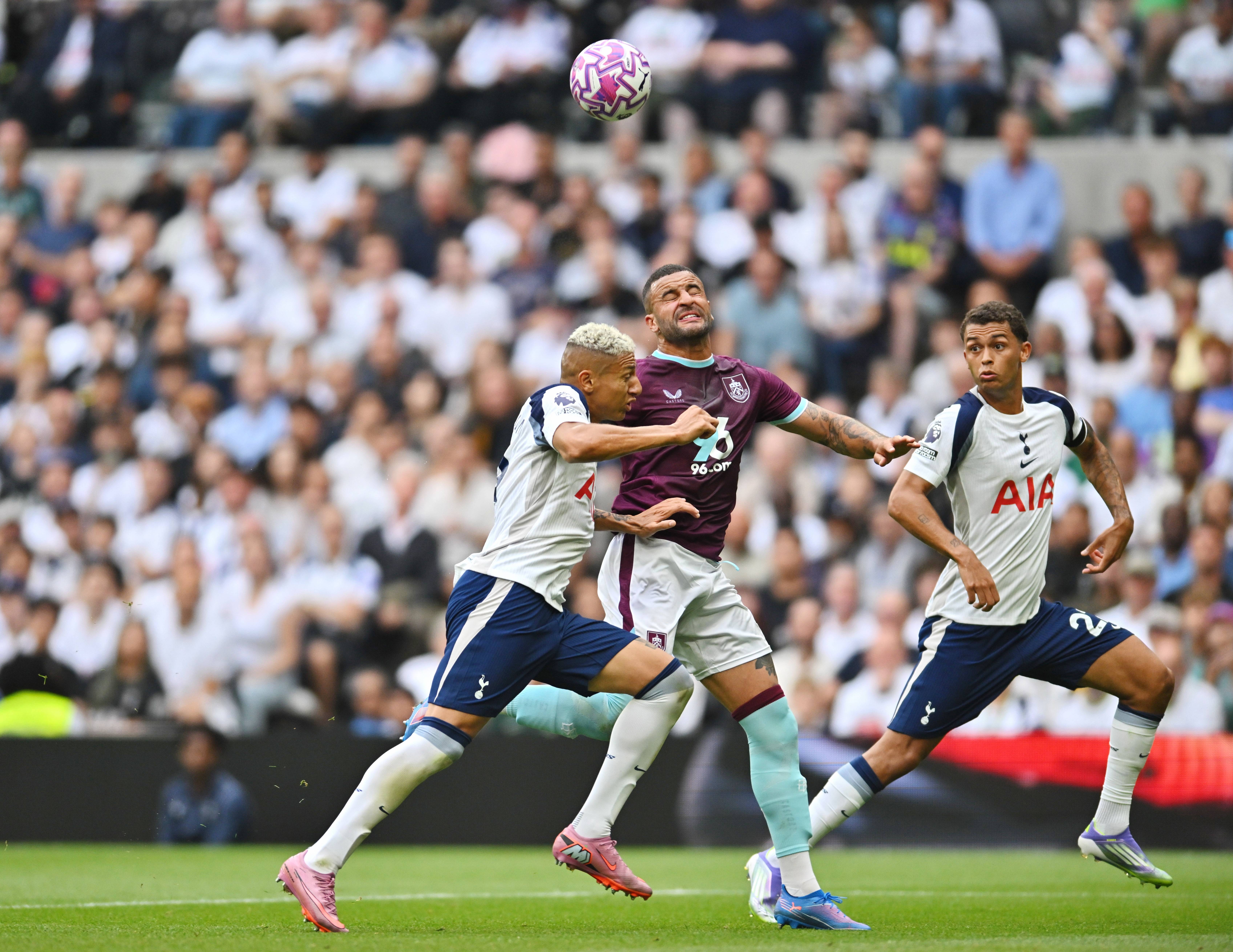 包含莱斯特城客场击败热刺，取得三分的词条