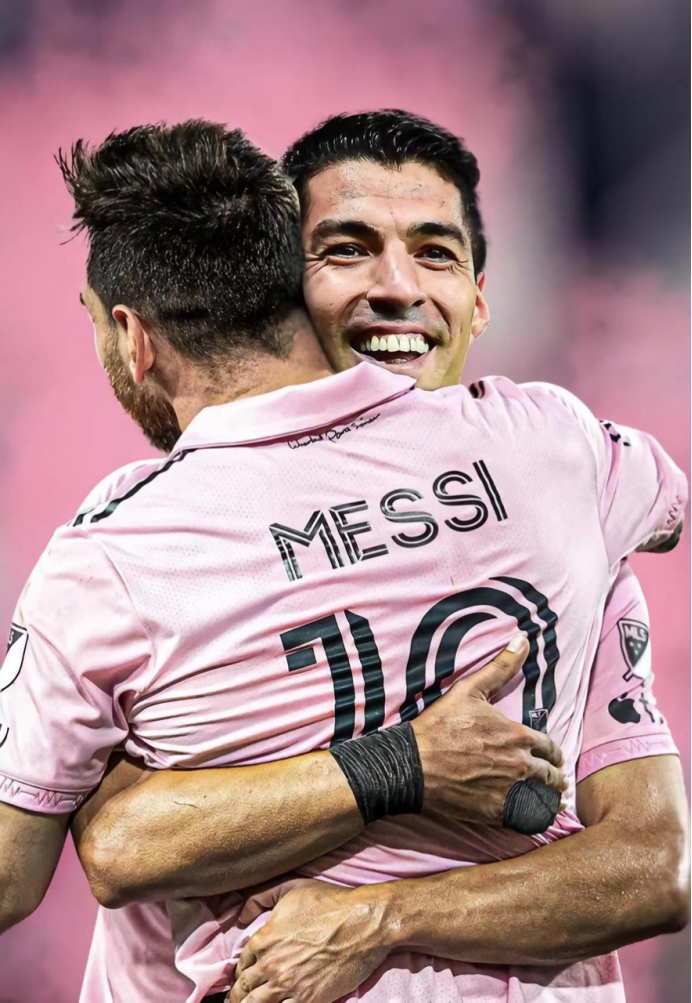 梅西传球给苏亚雷斯 梅西传球给苏亚雷斯