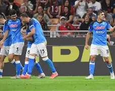 关于塞维利亚队员发挥出色，帮助球队保持不败纪录的信息